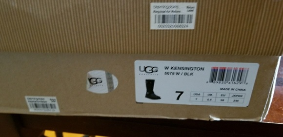 Authentic Ugg boots, size 7 black - Picture 8 of 8